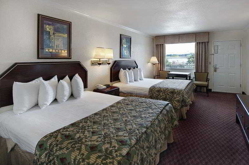 Best Western Garden Inn Сан Антонио Екстериор снимка